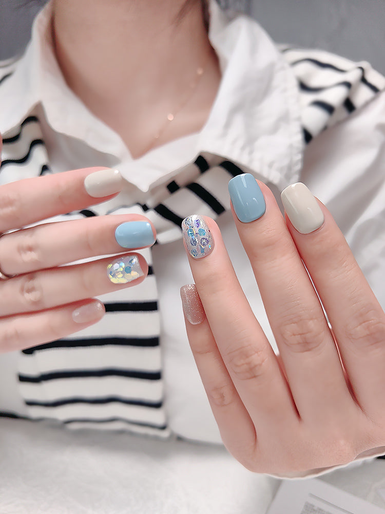 Blue press-on nails