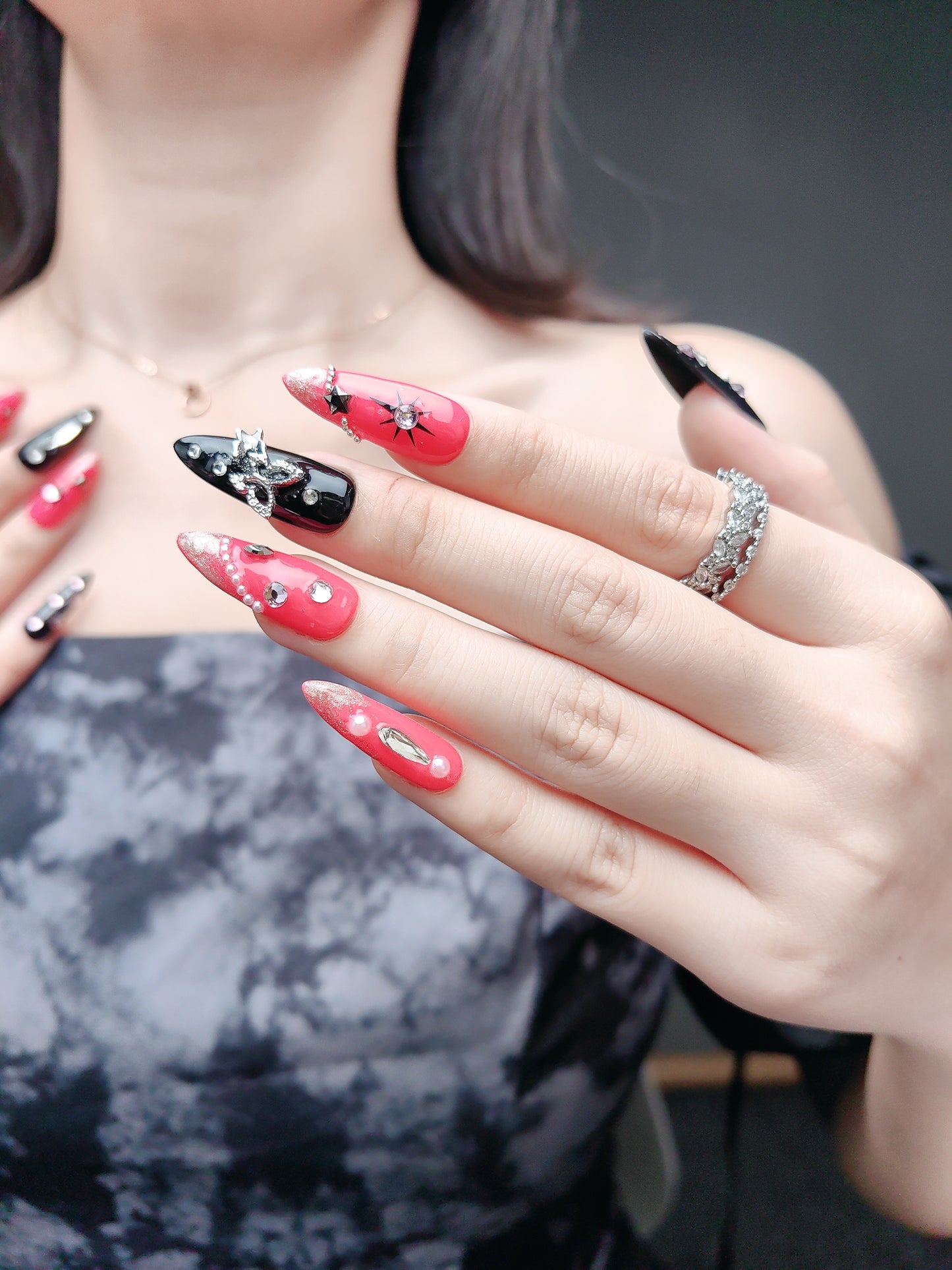 Crystal Stiletto Fake Nails, Custom Press on Nails, Black and Red Press on Nails