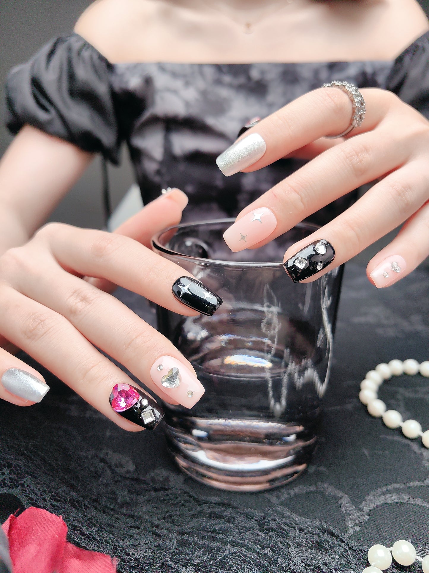 Black and Red Press on Nails