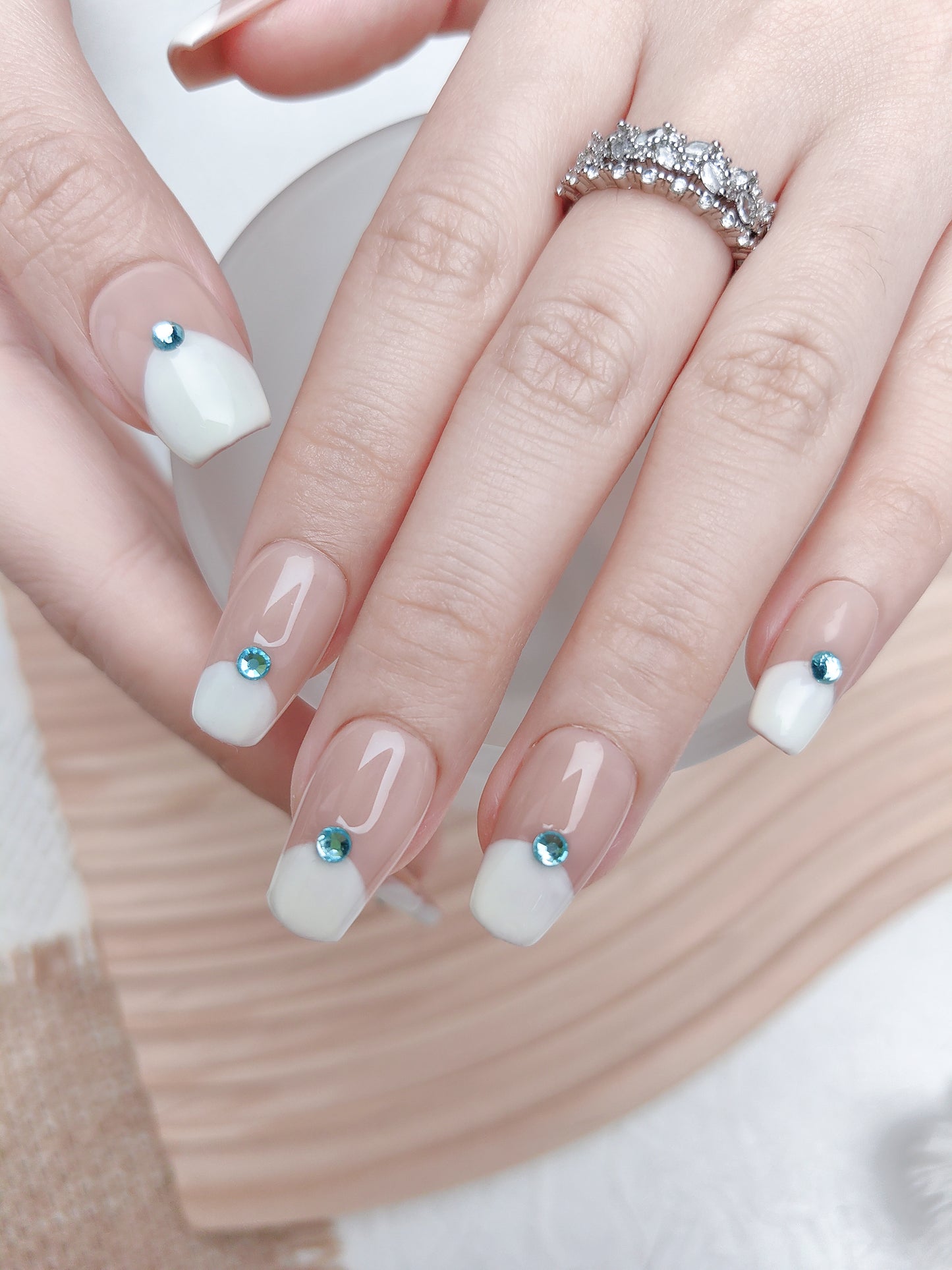 White press on nails