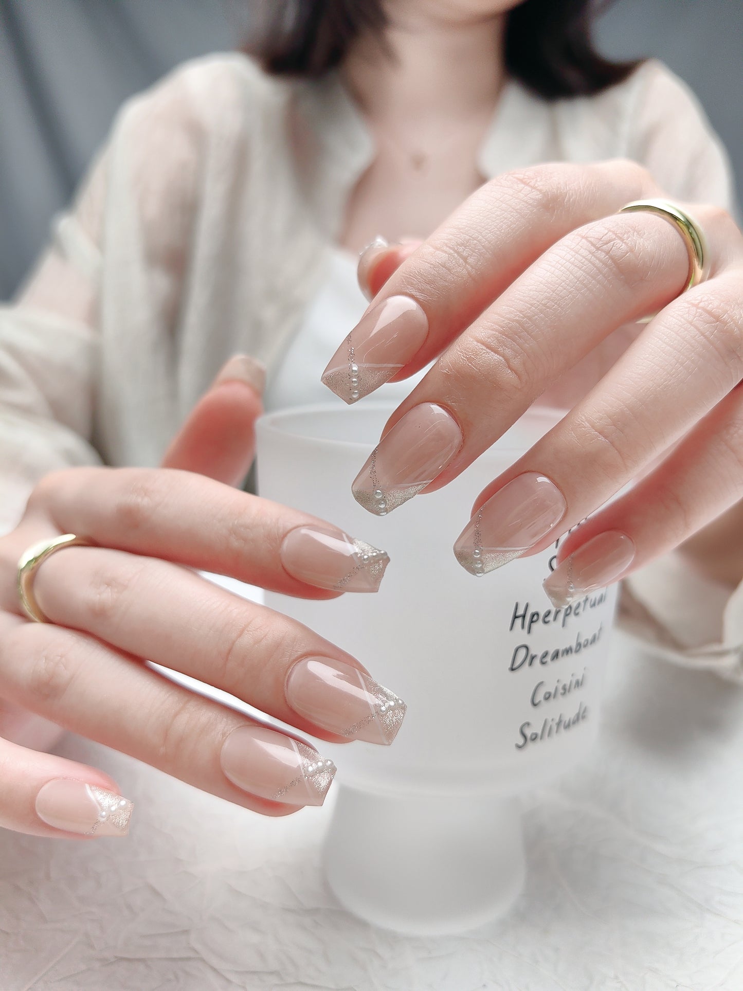 Reusable glittery press-on nails